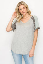 Load image into Gallery viewer, Animal and Color Block V Neck Top