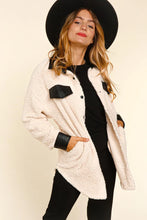 Load image into Gallery viewer, SNAP BUTTON SHERPA FLEECE WITH SIDE POCKETS