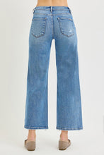 Load image into Gallery viewer, Mid Rise Crop with Fray Hem