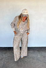 Load image into Gallery viewer, DRIFT AWAY WIDE LEG CAMO JOGGERS
