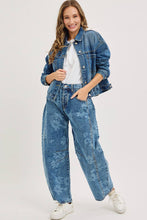 Load image into Gallery viewer, FLORAL PRINT DENIM BARREL JEANS