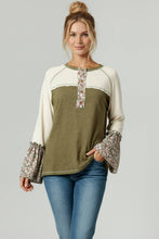 Load image into Gallery viewer, COTTON COLOR BLOCK FLORAL PRINT BELL SLEEVE TOP
