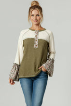 Load image into Gallery viewer, PLUS SIZE COTTON COLOR BLOCK FLORAL PRINT  TOP