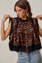 Load image into Gallery viewer, Leopard Button Up Pleated Sleeveless Blouse Top
