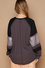 Load image into Gallery viewer, Round neck balloon floral patch sleeve solid top
