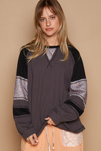 Load image into Gallery viewer, Round neck balloon floral patch sleeve solid top