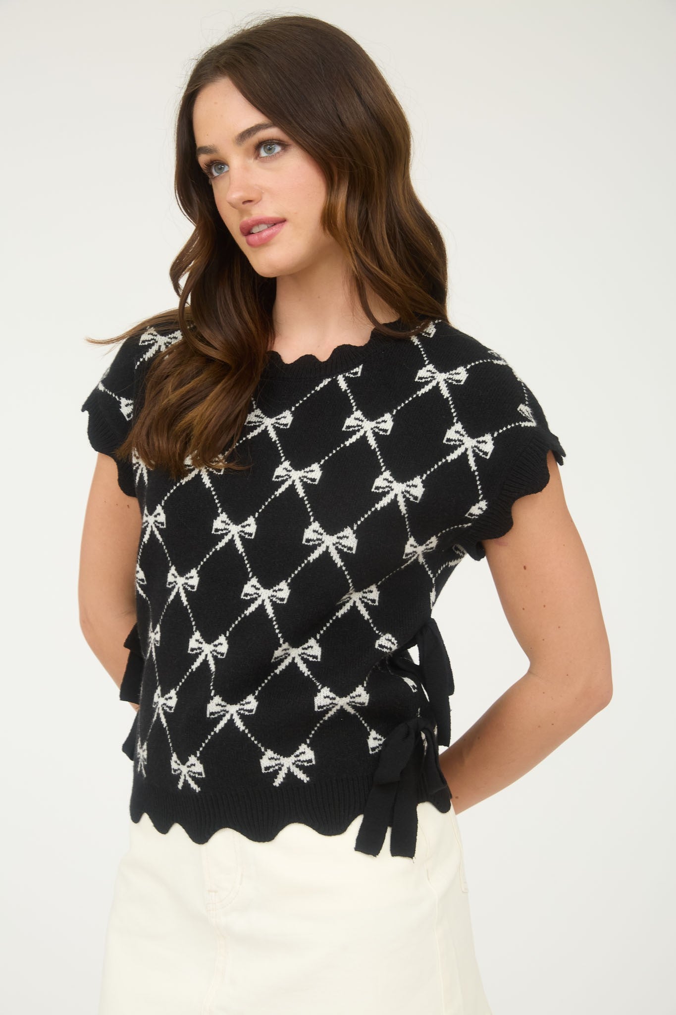 Bow Pattern Short Sleeve Side Tie Knit Pullover