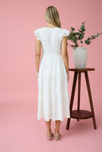 Load image into Gallery viewer, Plus Flutter Sleeve Midi Dress