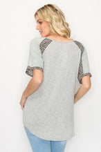 Load image into Gallery viewer, Animal and Color Block V Neck Top