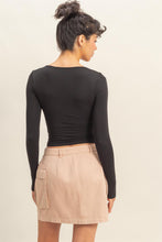 Load image into Gallery viewer, Scoop Neck Long Sleeve Crop Top