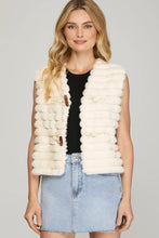 Load image into Gallery viewer, FAUX FUR OPEN FRONT TOGGLE VEST