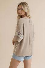Load image into Gallery viewer, TAUPE SHORT SLEEVE WAVE RIB FLORAL COLOR BLOCK TOP