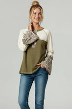 Load image into Gallery viewer, COTTON COLOR BLOCK FLORAL PRINT BELL SLEEVE TOP