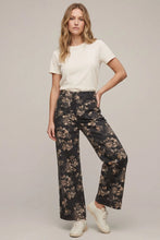 Load image into Gallery viewer, STRETCHED FLOWER PRINTED PANTS