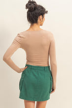 Load image into Gallery viewer, Scoop Neck Long Sleeve Crop Top