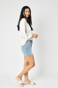 JUDY BLUE MID RISE CUT OFF SHORTS