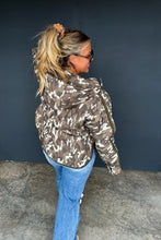 Load image into Gallery viewer, PRINTED PEYTON PUFFER JACKET