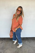 Load image into Gallery viewer, URBAN NON DISTRSSED CROP JEAN