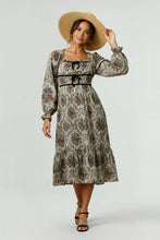 Load image into Gallery viewer, PLUS SIZE SHIRRED SMOCKING VINTAGE FLORAL PRINT MIDI DRESS