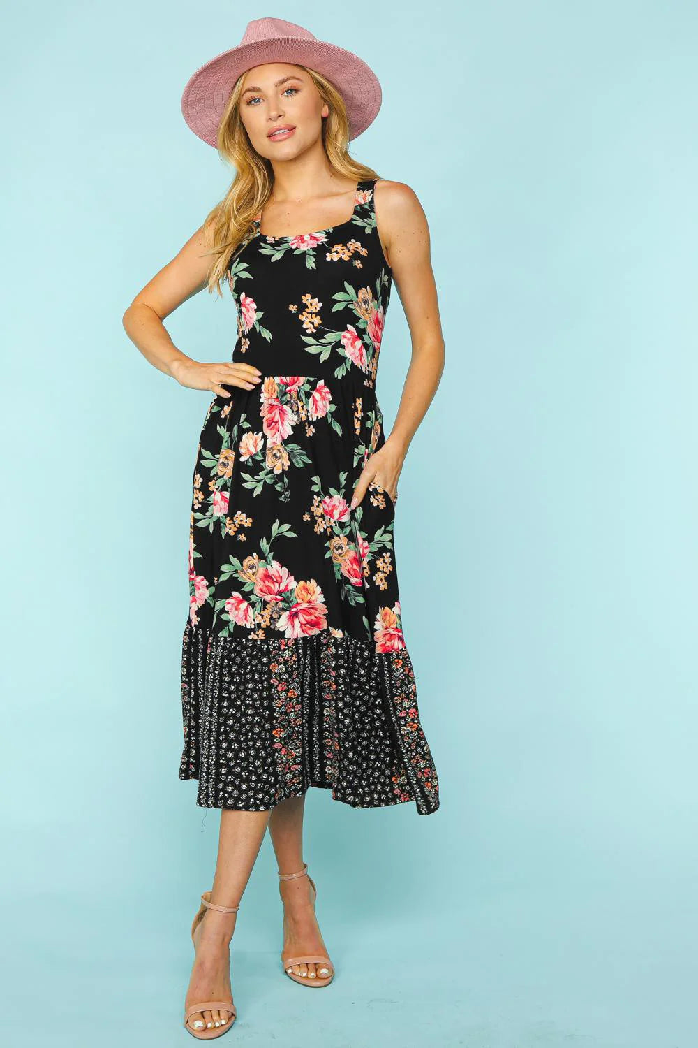 BLACK FLORAL FIT & FLARE POCKETED DRESS