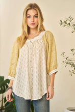 Load image into Gallery viewer, FLORAL PRINTED BUTTON DOWN LOOSE TOP