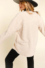 Load image into Gallery viewer, SNAP BUTTON SHERPA FLEECE WITH SIDE POCKETS