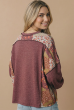 Load image into Gallery viewer, Plus Round Neck Oversized Color Block Knit Top
