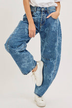 Load image into Gallery viewer, FLORAL PRINT DENIM BARREL JEANS