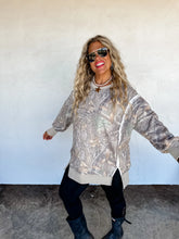 Load image into Gallery viewer, CAMO CREW PULLOVER