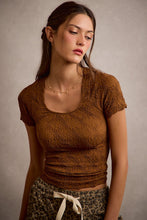 Load image into Gallery viewer, Floral Patterned Taxture Seamless Short Sleeve Top