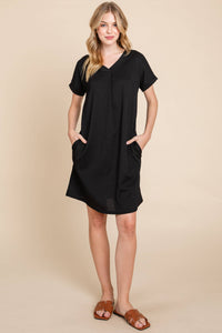 SOLID CRINKLE V-NECK DRESS