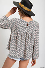 Load image into Gallery viewer, SOFT WOODOBBY PRINTED EMB YORK BUBBLE SLEEVES TOP