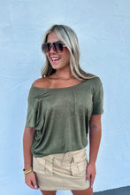 Load image into Gallery viewer, RILEY BOYFRIEND PATCH POCKET TEE