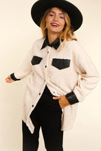Load image into Gallery viewer, SNAP BUTTON SHERPA FLEECE WITH SIDE POCKETS