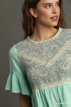 Load image into Gallery viewer, Floral Print Lace Trimmed Detail Half Sleeve Babydoll Top with Keyhole