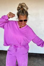 Load image into Gallery viewer, FADED FEELS VNECK PULLOVER