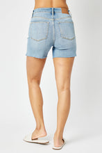 Load image into Gallery viewer, JUDY BLUE MID RISE CUT OFF SHORTS
