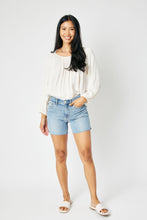 Load image into Gallery viewer, JUDY BLUE MID RISE CUT OFF SHORTS