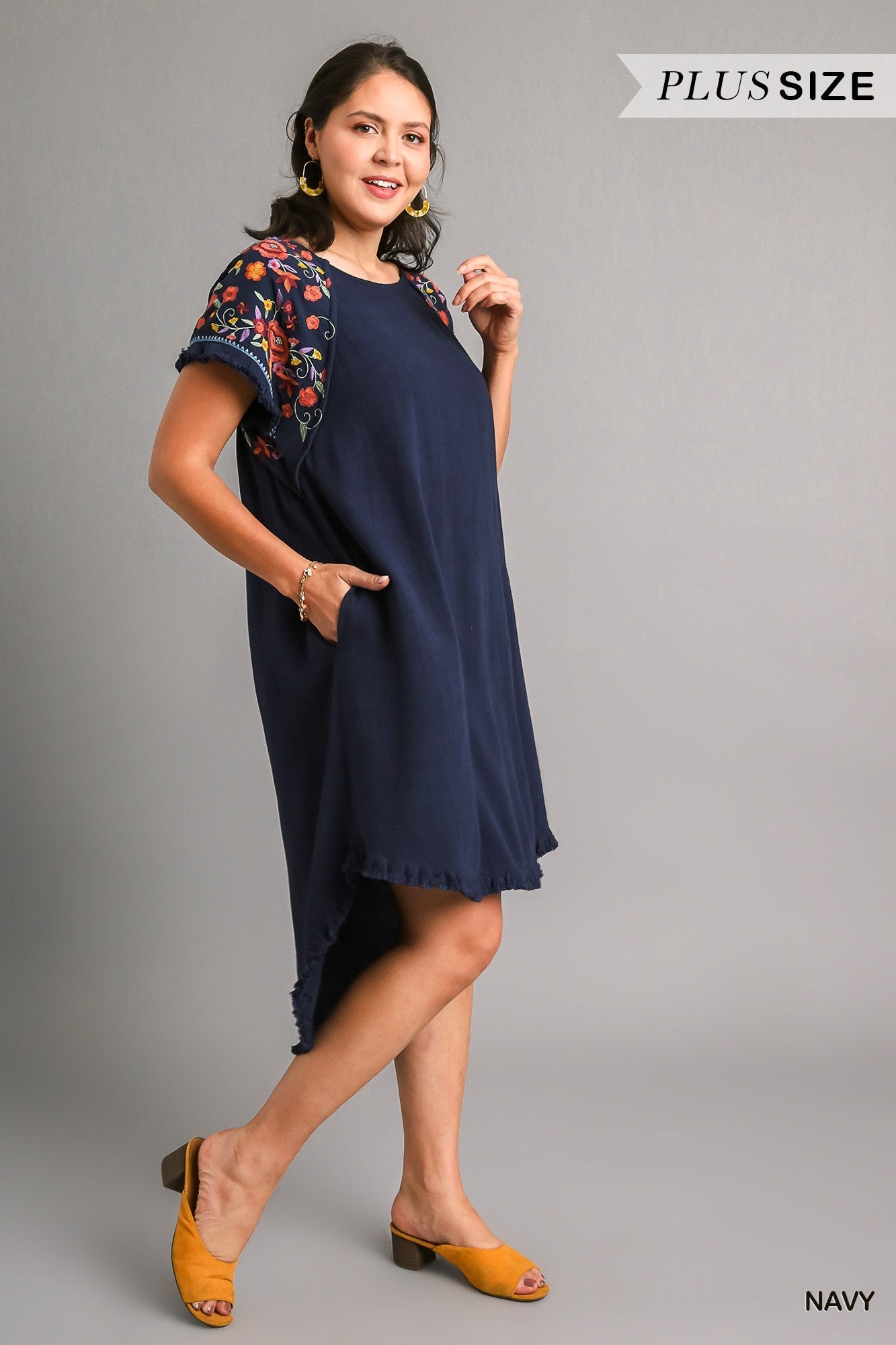 Linen Short Sleeve Embroidery Dress Cranberry Boutique Linen Short Sleeve Embroidery Dress Cranberry Boutique