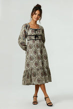 Load image into Gallery viewer, SHIRRED SMOCKING VINTAGE FLORAL PRINT MIDI DRESS