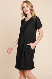 SOLID CRINKLE V-NECK DRESS