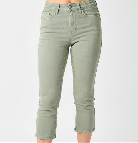 Mid Rise Garmed Dyed Capri BY JUDY BLUE