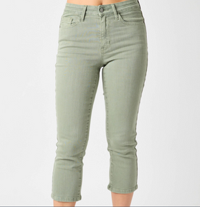 Mid Rise Garmed Dyed Capri BY JUDY BLUE
