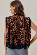 Load image into Gallery viewer, Leopard Button Up Pleated Sleeveless Blouse Top