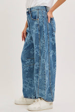 Load image into Gallery viewer, FLORAL PRINT DENIM BARREL JEANS