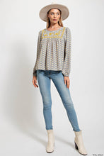 Load image into Gallery viewer, SOFT WOODOBBY PRINTED EMB YORK BUBBLE SLEEVES TOP