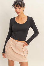 Load image into Gallery viewer, Scoop Neck Long Sleeve Crop Top