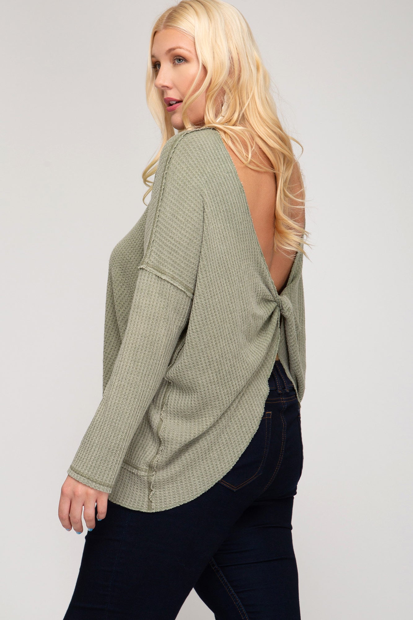LONG SLEEVE GARMENT DYED PULLOVER KNIT TOP WITH TWISTED OPEN BACK DETAIL