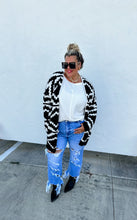 Load image into Gallery viewer, Urban Distressed Jeans