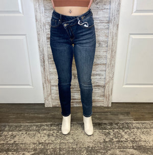 MID RISE CROSSOVER RELAXED SKINNY